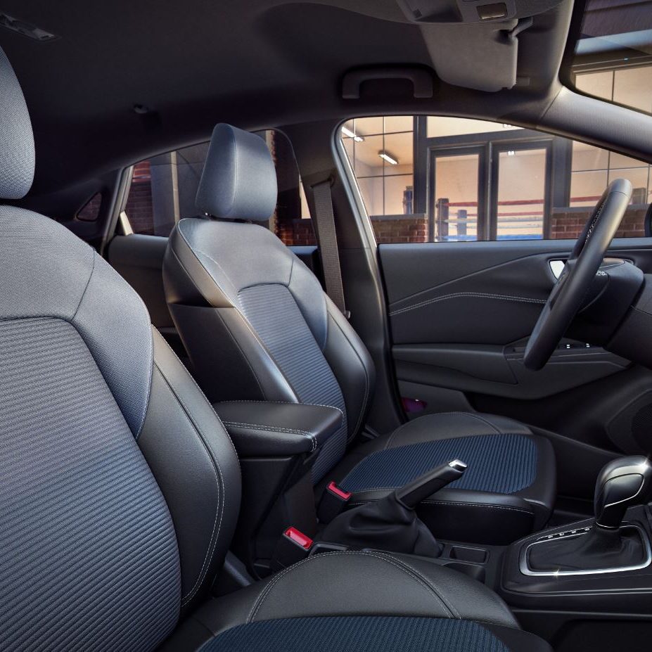 Puma BlueCruise Edition interieur met blauwe zitting en rugleuning in combinatie met zwart. vierkante afbeelding